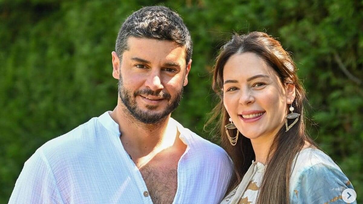 Yıldız Çağrı Atiksoy Ve Berk Oktay'a Kız Bebek Müjdesi