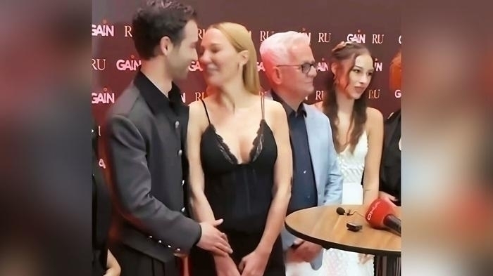 Meryem Uzerli Ve Burak Berkay Akgül: Ru Dizisinin Galasında Samimiyet Dorukta!