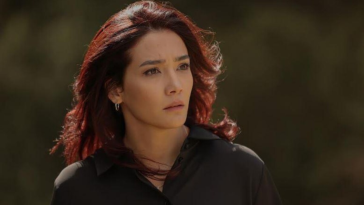 Aybüke Pusat Ve Şebnem Dönmez Aynı Tiyatro Oyununda!