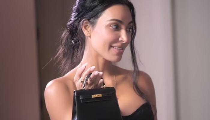 Kim Kardashian'ın Minik Çantasında Neler Var?