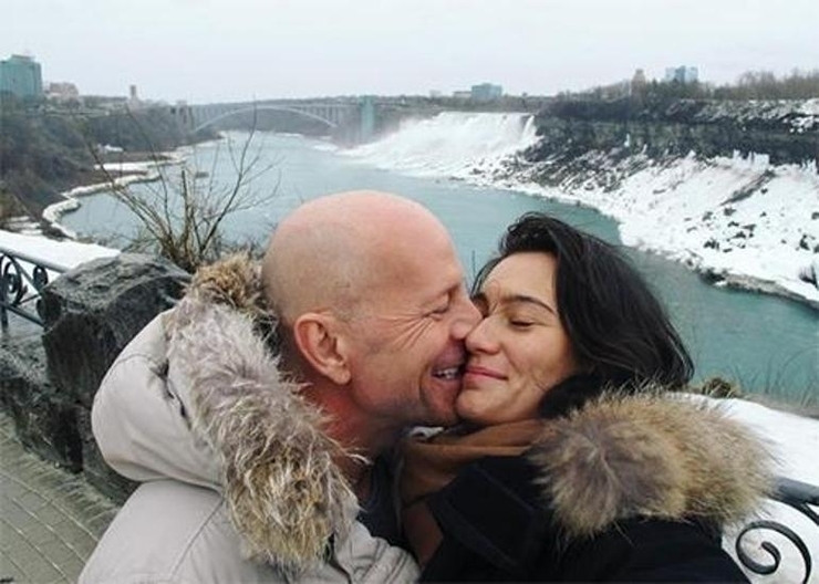 Bruce Willis'in Ailesi, Sağlık Sorunlarıyla Nasıl Başa Çıkıyor?