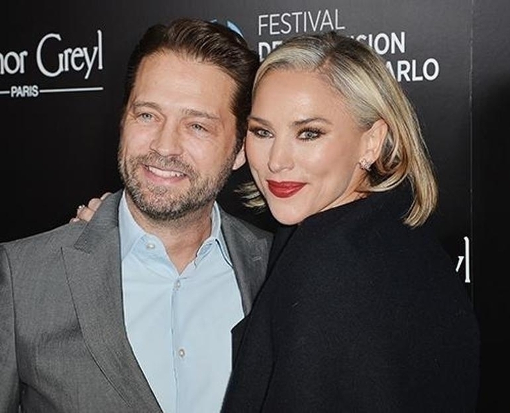 Tori Spelling: Eski Sevgilisiyle Asansörde Öpüşürken Ön Dişi Kırıldı