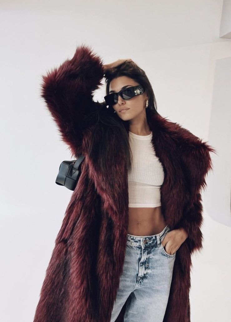 Hande Erçel Modellik Kariyerine Yöneldi