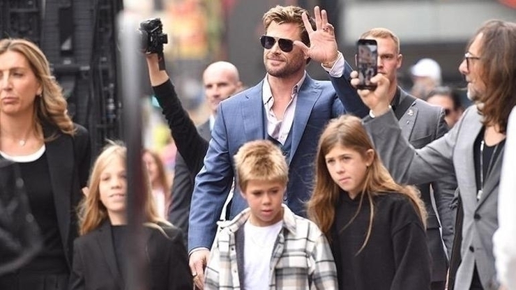 Chris Hemsworth, Hollywood Walk Of Fame'de Yıldızını Aldı