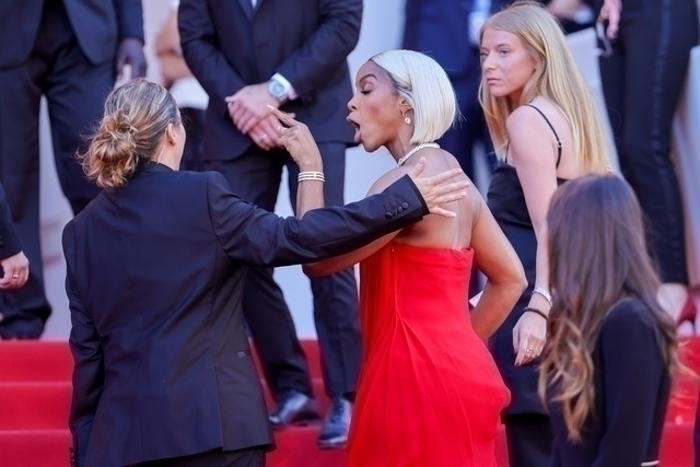 Kelly Rowland, Cannes'ta Güvenlik Görevlisiyle Tartıştı