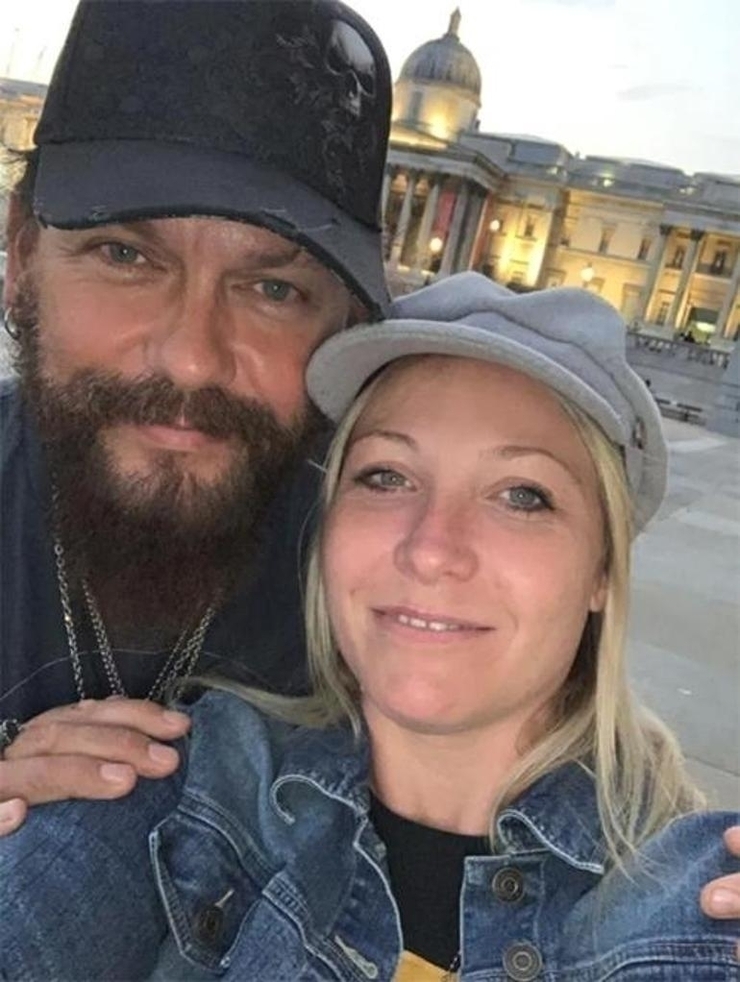 Jason Momoa'ya Benzeyen Müzisyen Ucuzluk Marketlerinde Kadınları Rahat Bırakmıyor