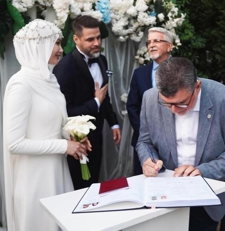 Gamze Özçelik Ve Reshad Strik'ten Yeni Bir Başlangıç!