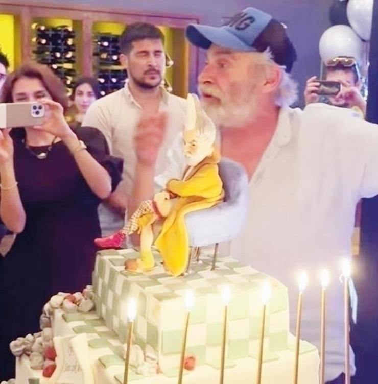 Haluk Bilginer Ve Metin Yıldız'ın Anlamlı Doğum Günü Pastaları