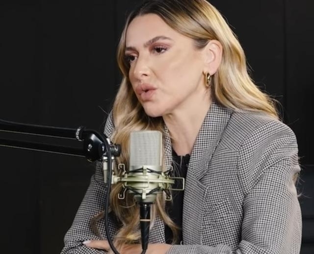 Hadise Sahne Kıyafetleri Eleştirilere Sert Yanıt Verdi!