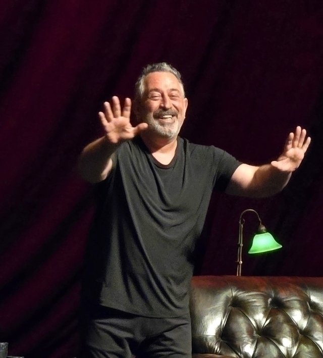 Cem Yılmaz, Gözünde Yüzde 50 Görme Kaybı Yaşıyor