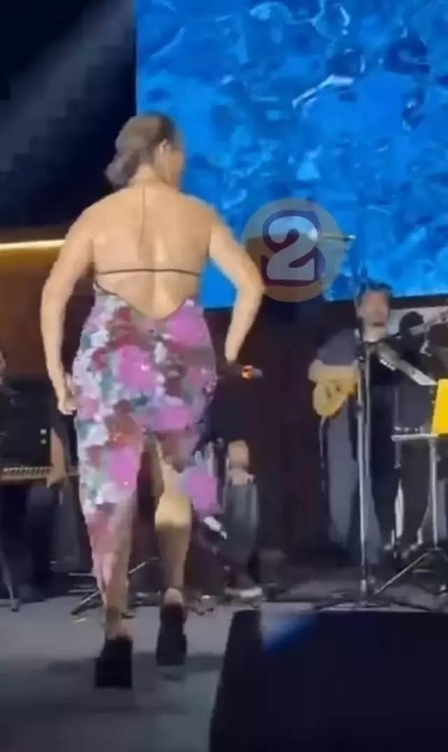 Hülya Avşar Kıbrıs'taki Dansı Ve Elbisesiyle Dikkat Çekti, 'Kilo Almış' Yorumlarına Yanıt Verdi