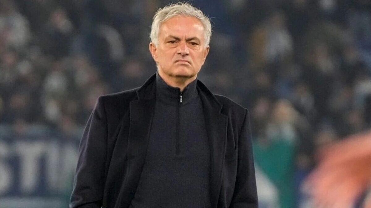 Jose Mourinho, Çamaşır Sepetine Saklanarak Soyunma Odasına Girdi