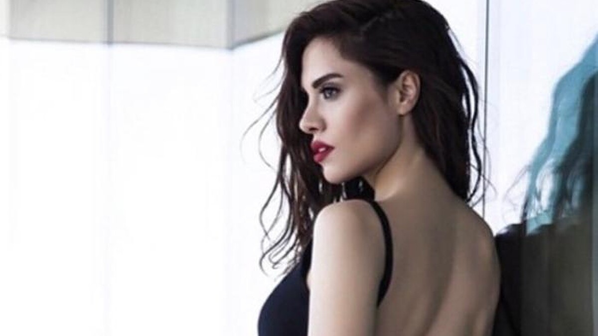 Şükran Ovalı'nın Photoshopsuz Tatil Pozları Şaşırttı