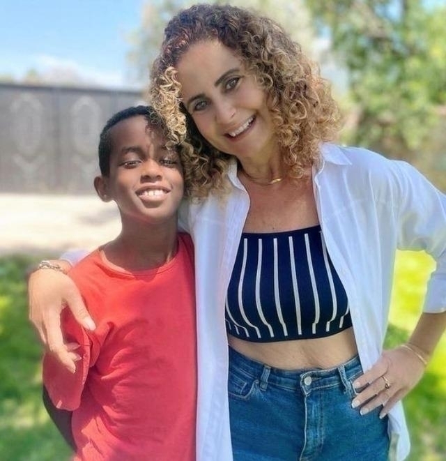 Esra Akkaya'nın Oğlu Can Mezun Oldu: Evlat Edinme Hikayesi