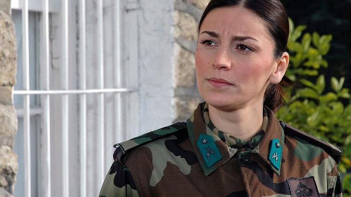 Seda Akman Saçlarını Kısacık Kestirerek Yeni İmajını Ortaya Koydu