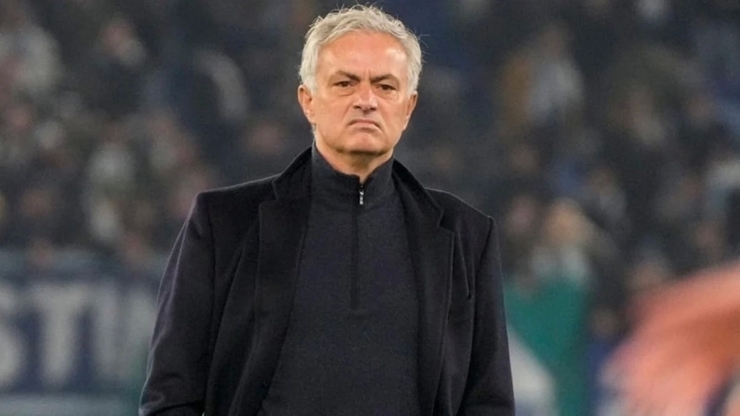 Jose Mourinho, Çamaşır Sepetine Saklanarak Soyunma Odasına Girdi