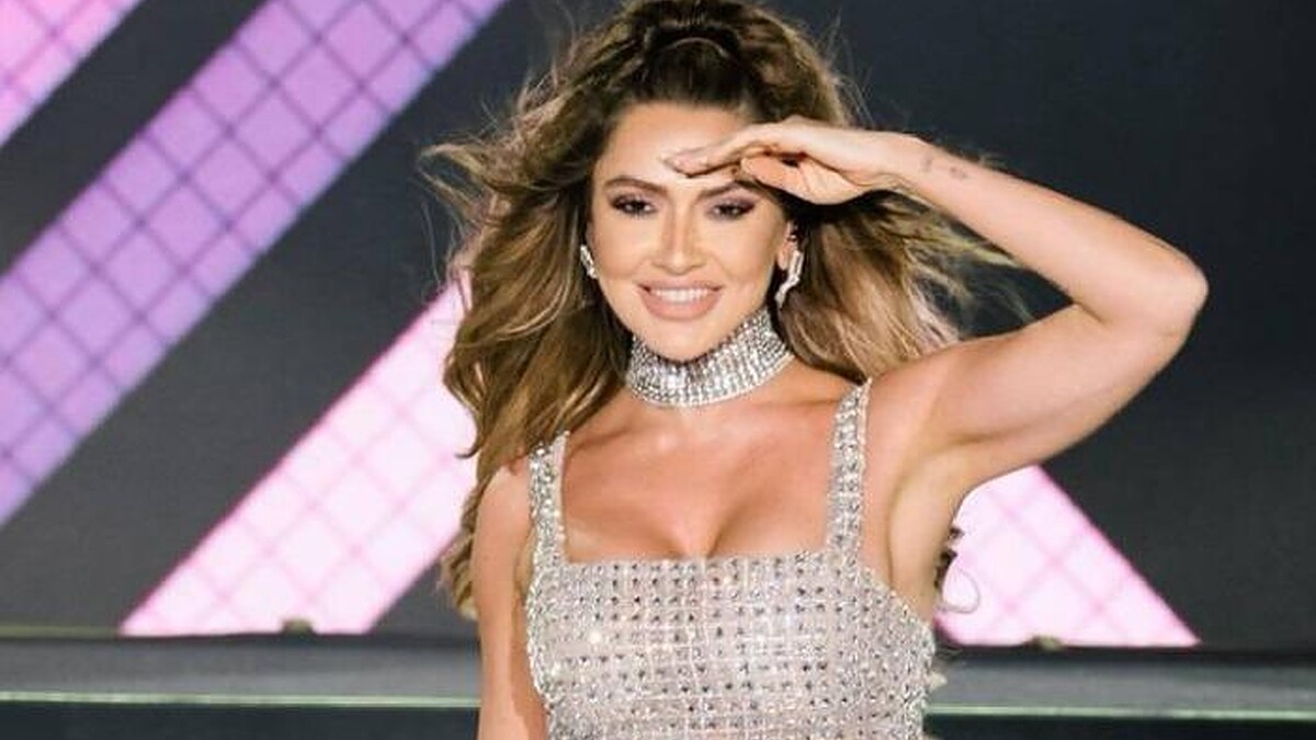 Hadise, Kerem Bürsin İle Bodrum'da Poz Verdi! Bikinili Paylaşımları Olay Yarattı