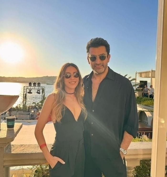 Sinem Kobal Ve Kenan İmirzalıoğlu: Mutlu Aile Pozu Bayramda Paylaşıldı