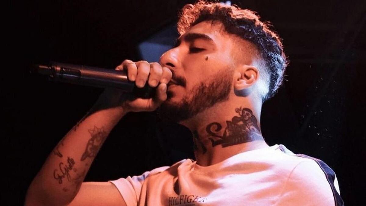 Uzi'ye Konserde Çakmak Atıldı, Tepkisi Sosyal Medyayı Salladı