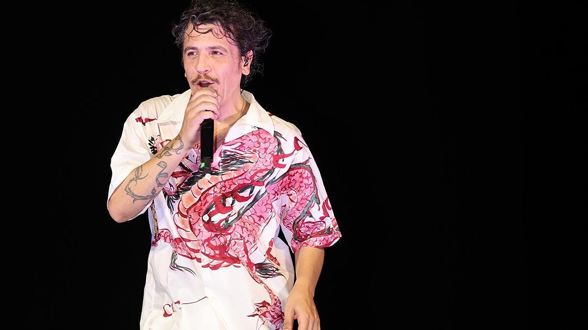 Ersay Üner'den Unutulmaz Stadyum Konseri: Onur Duyuyorum