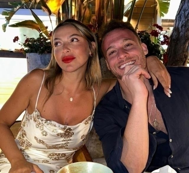 Hadise, Kerem Bürsin İle Bodrum'da Poz Verdi! Bikinili Paylaşımları Olay Yarattı