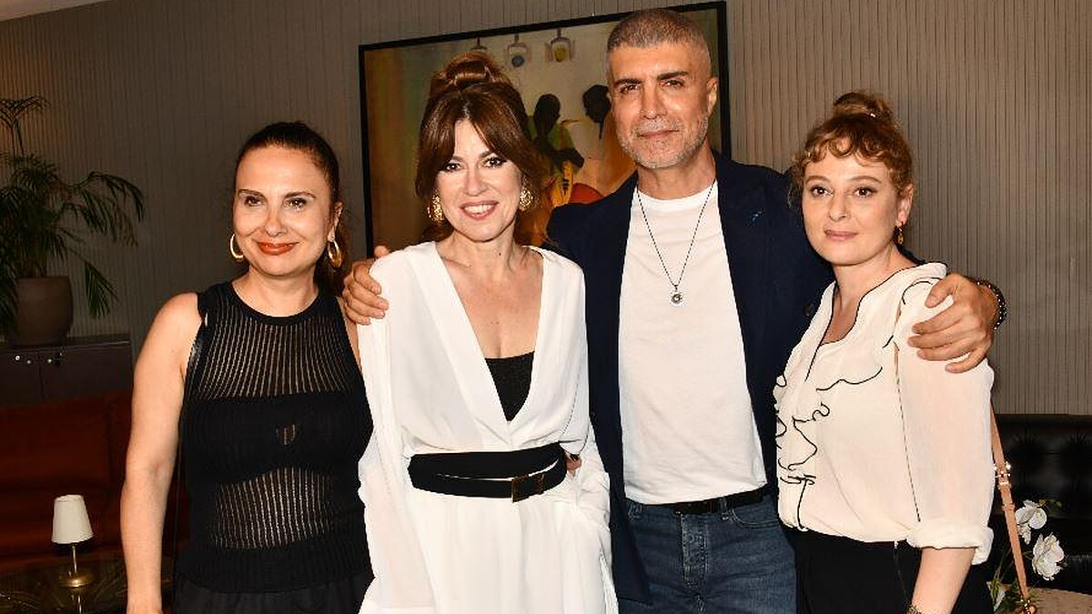 İpek Tuzcuoğlu'nun Kitabı 'Mona Kitap' Lansmanda Tanıtıldı