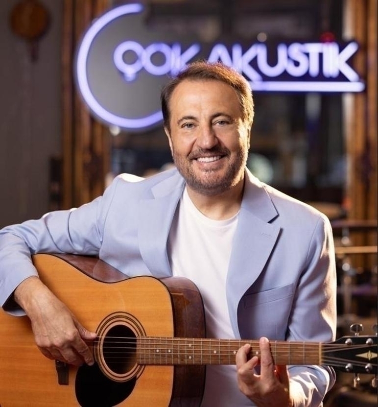 90'Lı Yılların Sanat Kariyeri Ve Özel Şarkıları – Çok Akustik Programı Kanal D'de Başlıyor