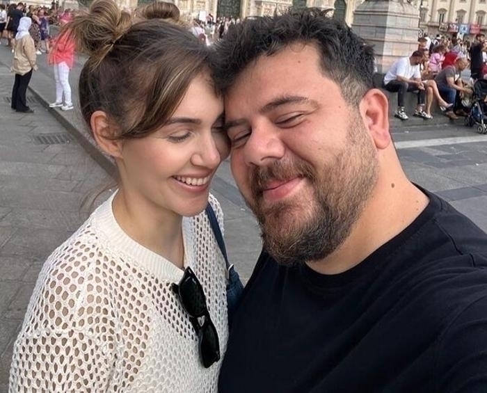Berfu Yenenler'den Hülya Avşar'a Yeni Tepki! Ünlü Olma Süreci Tartışması