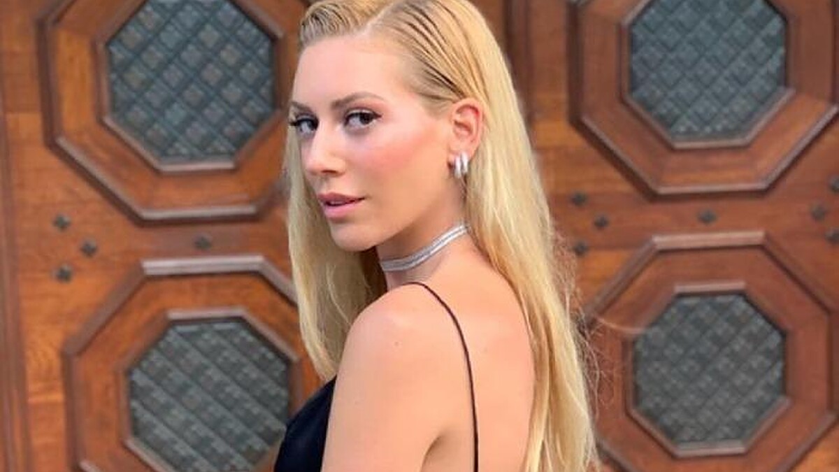 Sinem Kobal, Elle Style Awards 2024'Te Kırmızı Elbisesiyle Göz Kamaştırdı