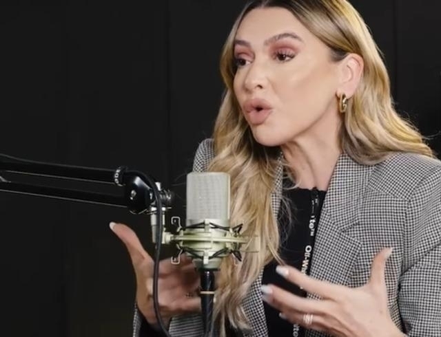 Hadise Sahne Kıyafetleri Eleştirilere Sert Yanıt Verdi!