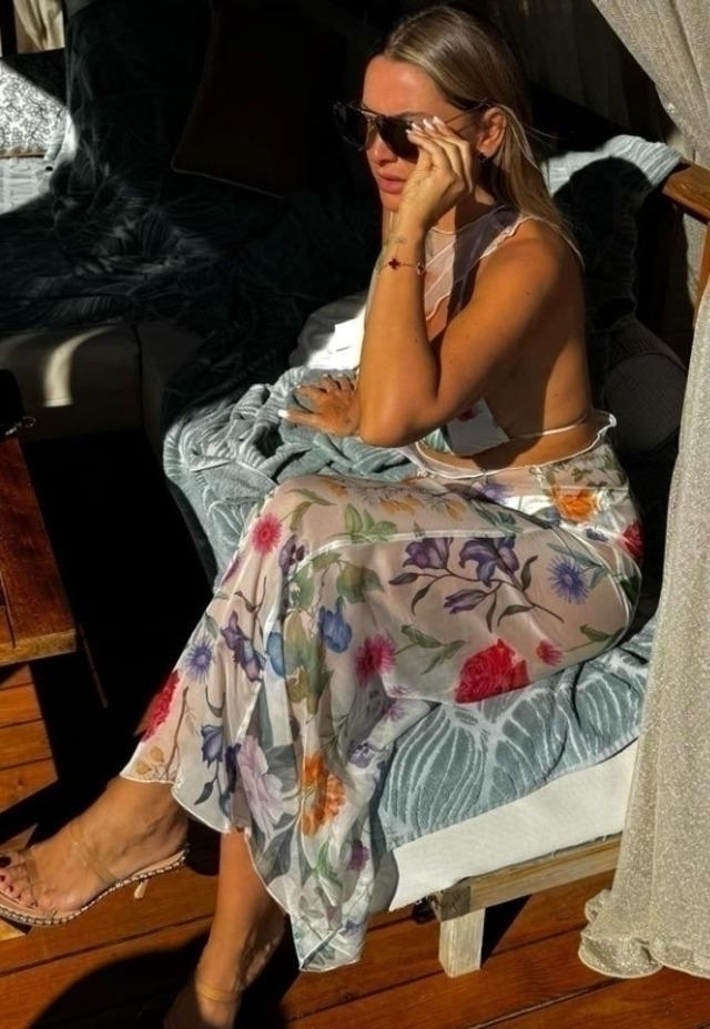 Hadise, Kerem Bürsin İle Bodrum'da Poz Verdi! Bikinili Paylaşımları Olay Yarattı
