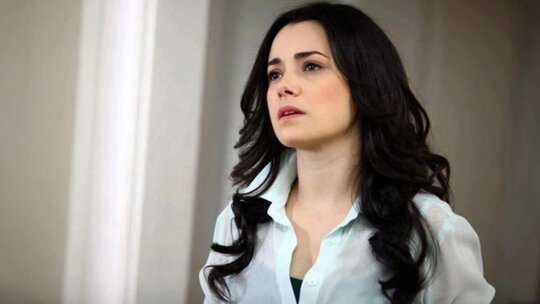 Özgü Namal, Sarı Zarflar Filminde Değişen İmajıyla Dikkat Çekiyor