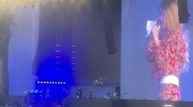 Shania Twain, Londra Konserinde Performansını Etkileyici Bir Şekilde Sürdürdü