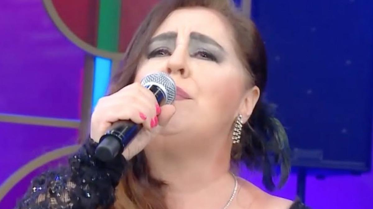 Ünlü Şarkıcı Ayşe Mine Kolon Ve Rektum Kanseriyle Mücadele Ediyor