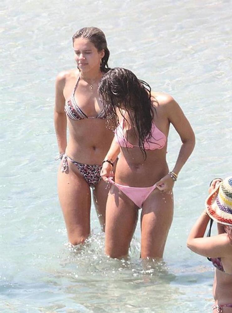 Jessica Alba ve Kızı Honor'un Mykonos Tatili: Annelik ve Kızlık Arasındaki Sınırlar Belirsizleşiyor