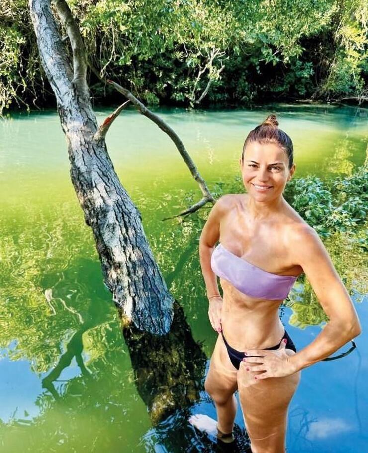 Ünlü İsimler Çeşme'de Tatil Yapıyor: İlkin Tüfekçi Gipsy Kings Konserinde Türk Lokumu İkram Etti