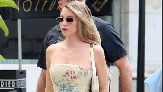 Sydney Sweeney'nin Paris Kıyafeti Sosyal Medyada Eleştiri Yağmuruna Tutuldu