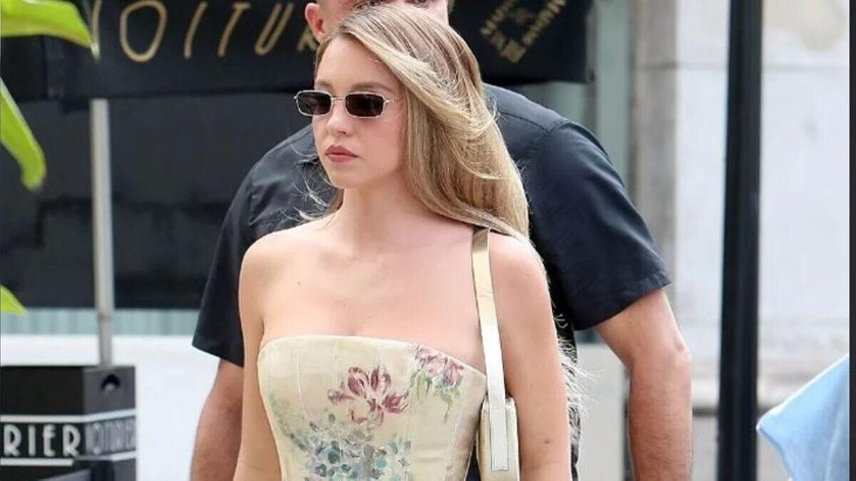 Sydney Sweeney'nin Paris Kıyafeti Sosyal Medyada Eleştiri Yağmuruna Tutuldu