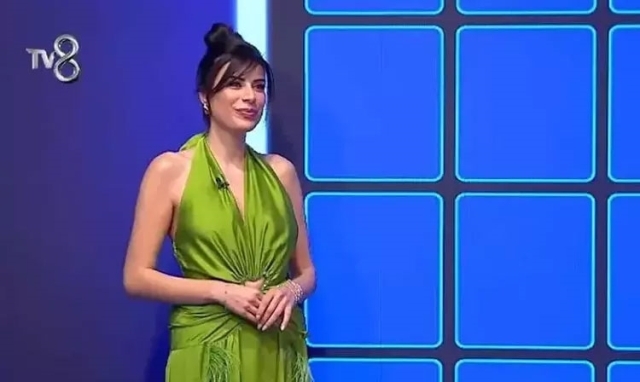 Duygu Çakmak Çarkıfelek programında bikinisi açılarak panik yaşadı, plajda durumu fark etti