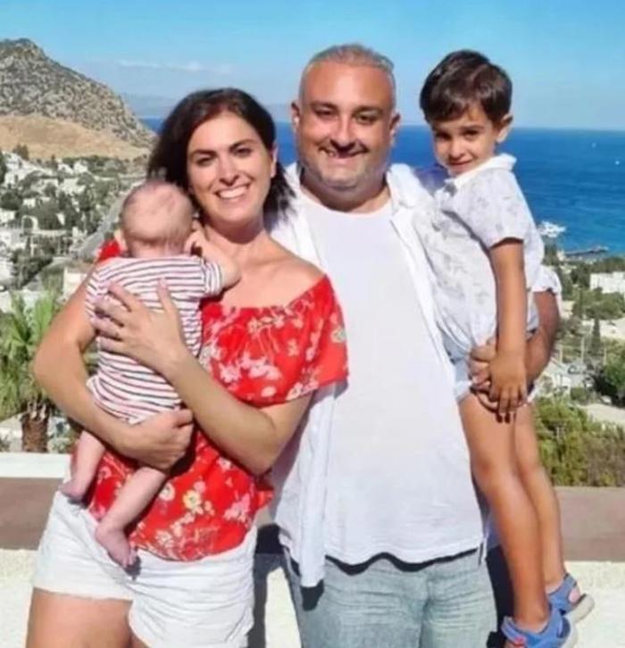 Onur Atilla ve Nez'in Aşkı Bitti, Ünlü Oyuncu Evliliğini Bitirdiği Nez'le Ayrıldı