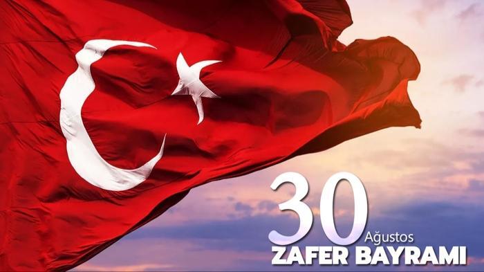 Ünlülerden 30 Ağustos Zafer Bayramı'na özel sosyal medya kutlamaları ve mesajlar