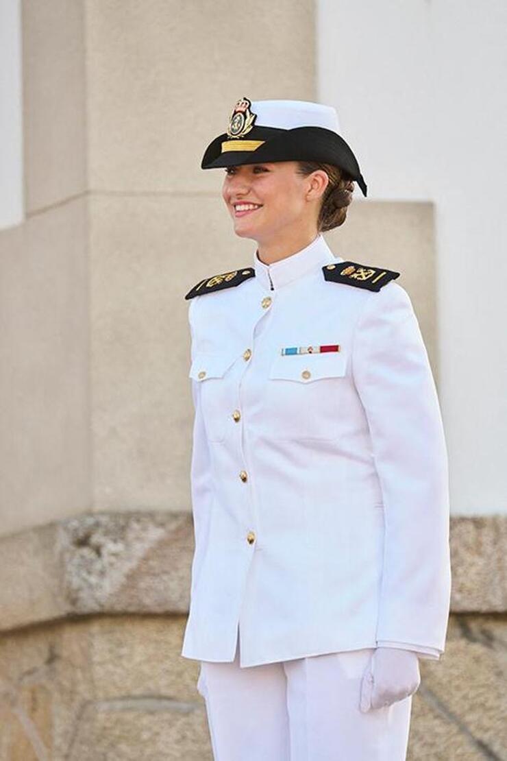 Leonor'un Yeni Üniformasıyla Askere Adım Atması Ailesinin Gurur Kaynağı Oldu!