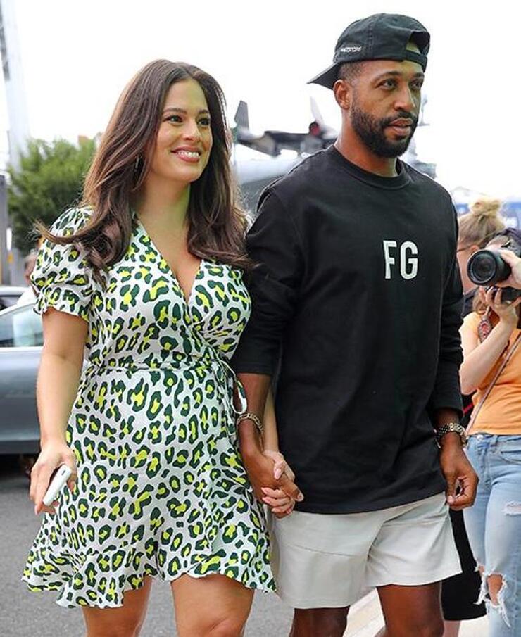 Ashley Graham ve Eşi Justin Ervin, Evlilik Yıl Dönümünü Romantik Kaçamakla Kutladı