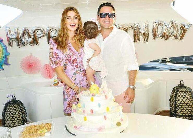 Çeşme'de Romantik Anlar: Ünlü Manken ve Sevgilisi Fun Beach'te Tatil Keyfi Yaşıyor