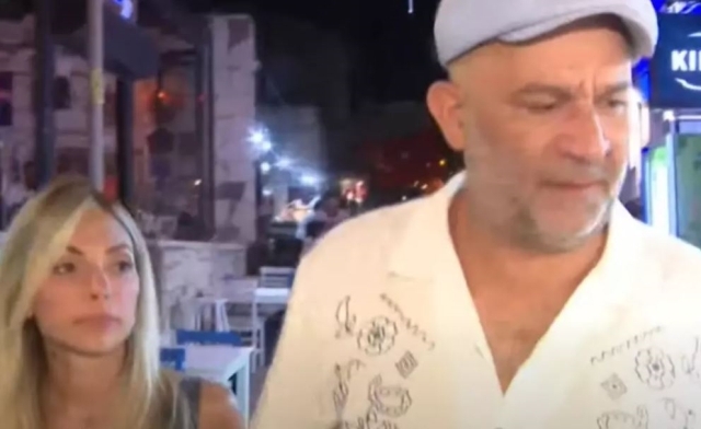 Şevket Çoruh ve eşi Özge Turna Çeşme'de el ele, dikkatleri güzelliğiyle çekti