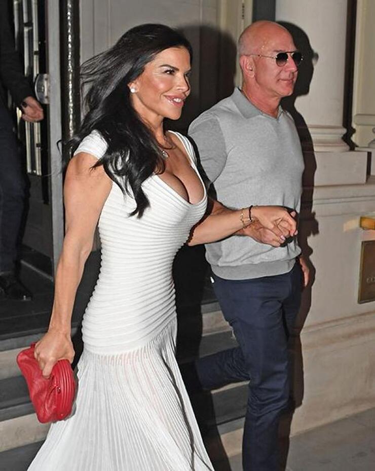 Nişanlı Çift Jeff Bezos ve Lauren Sanchez'den Evlilik Müjdesi Yok, Çeşme'de Romantik Anlar!