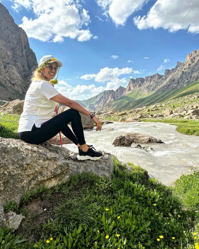 Tuğba Özay'dan Çevre Kirliliğine İsyan: Bodrum'dan İzmir'e Yolculuğunda Tepki Gösterdi