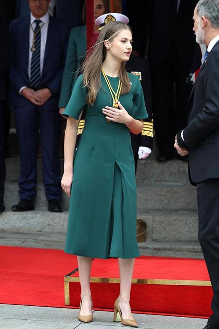 Leonor'un Yeni Üniformasıyla Askere Adım Atması Ailesinin Gurur Kaynağı Oldu!
