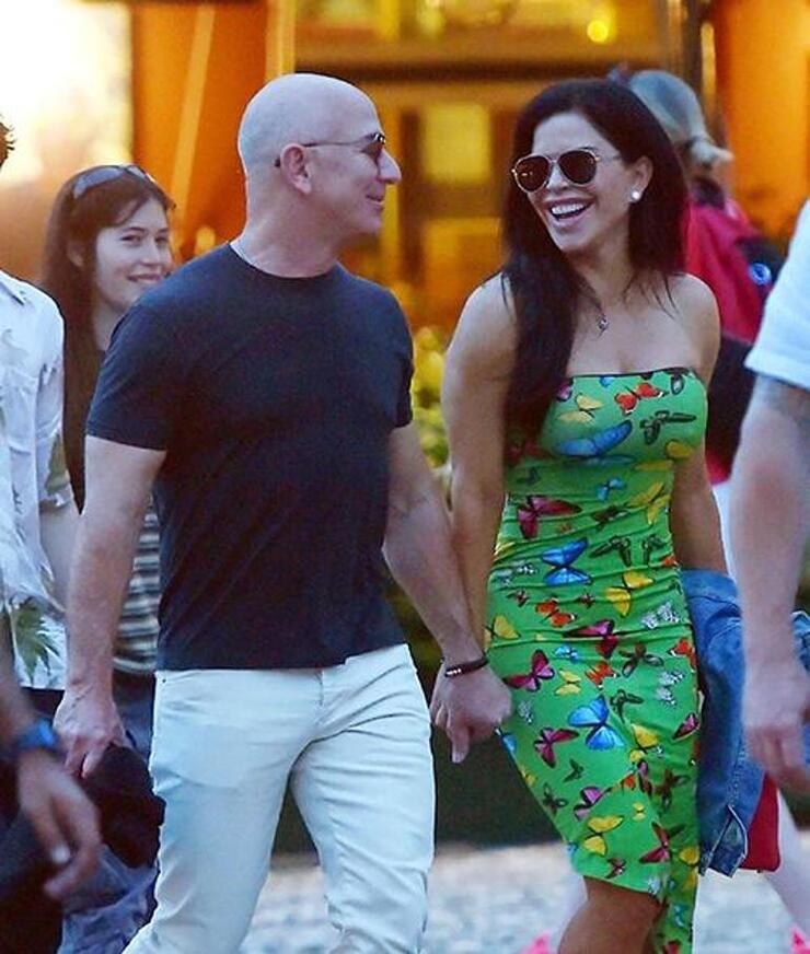 Nişanlı Çift Jeff Bezos ve Lauren Sanchez'den Evlilik Müjdesi Yok, Çeşme'de Romantik Anlar!