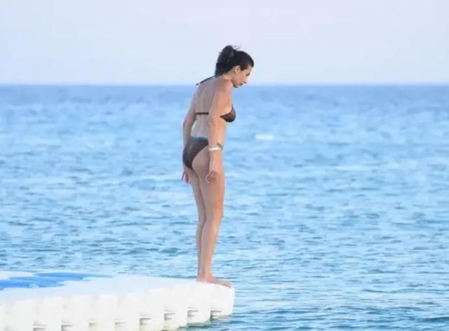 Duygu Çakmak’ın Iskenderun'da Denize Atlarken Bikinisi Açıldı, Ani Şaşkınlık Yaşadı